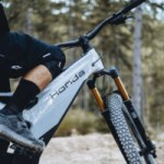20 ans après son modèle mythique, Honda crée la surprise en dévoilant un tout nouveau VTT électrique au look inédit