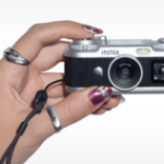 Un appareil photo Fujifilm de poche, mais avec de vraies commandes et un écran