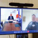 La France ouvre la porte au FSD de Tesla malgré son refus de juillet avec deux voitures fournies par Elon Musk