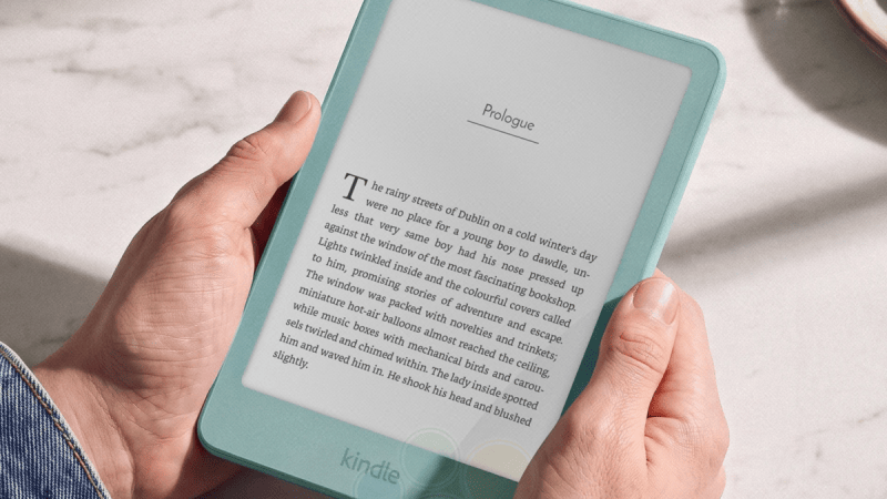 Kindle 12e génération : des images officielles montrent un écran aux coins arrondis et quatre coloris