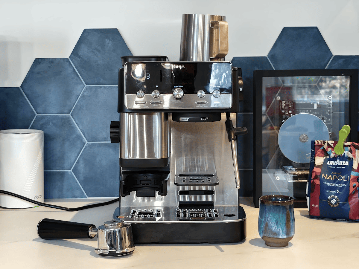 Test Ninja Luxe Café Mini : la semi-automatique qui apprend à faire un espresso