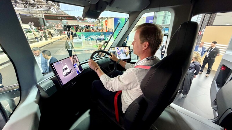 À bord du Tesla Semi, son responsable nous explique comment le FSD va débarquer