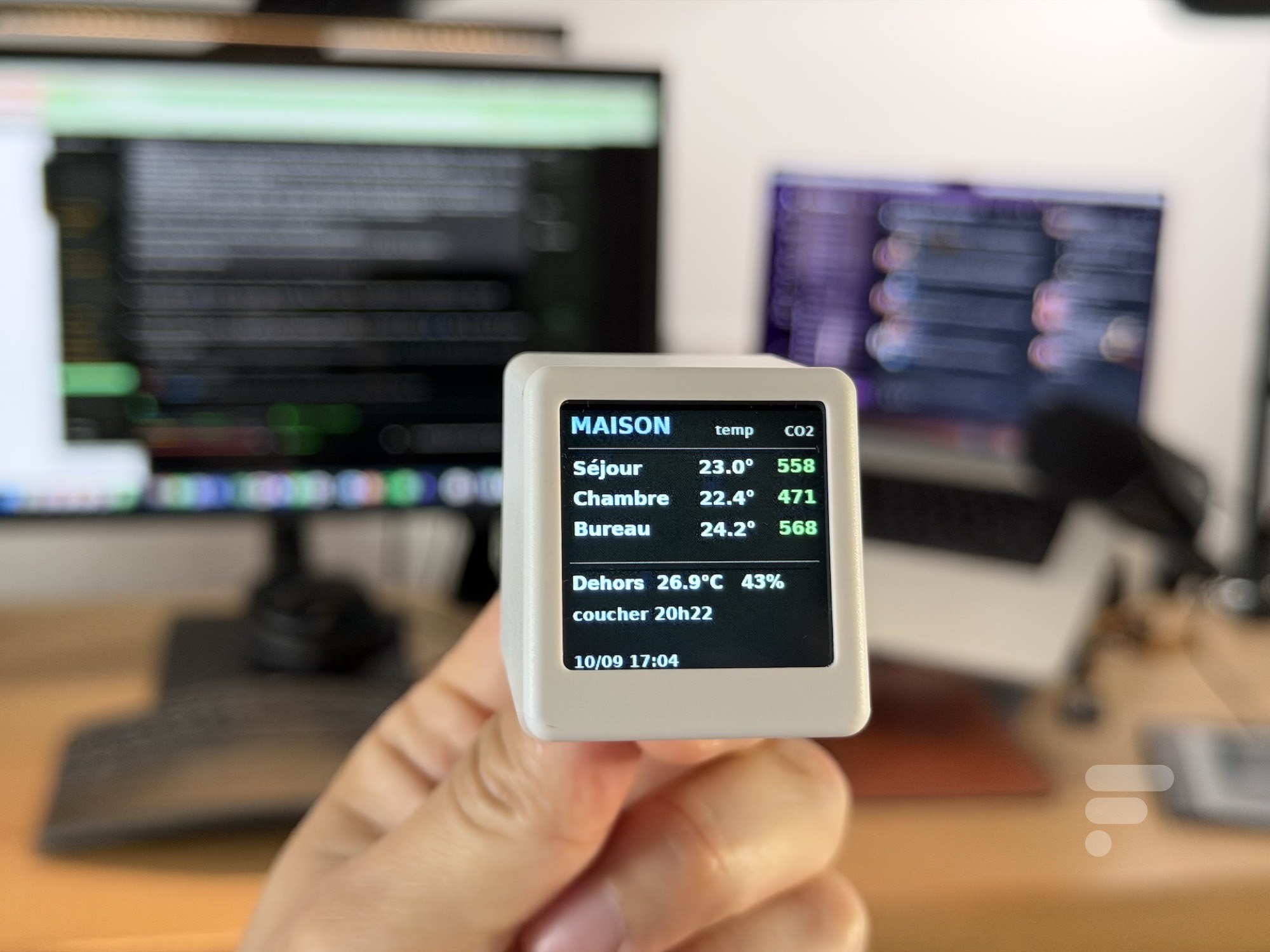 Comment j&rsquo;ai transformé un écran AliExpress à 15 € en tableau de bord domotique grâce à l&rsquo;IA