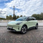 On est montés à bord de la Geely E2 : la citadine électrique la plus vendue de Chine arrive en France pour faire peur à la R5