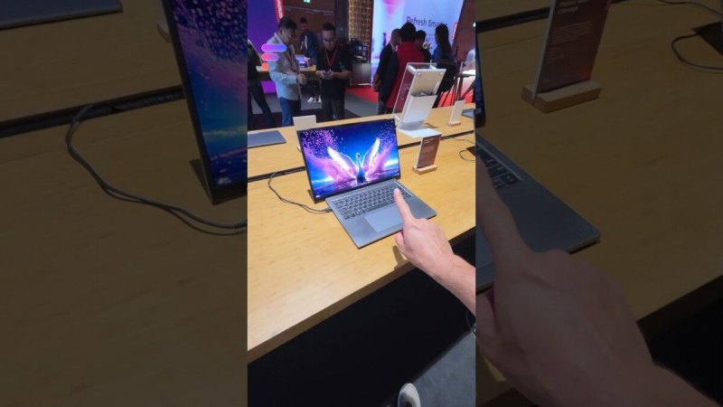 Le premier PC à écran rétractable