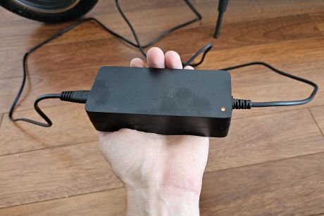 Navee GT5 Max chargeur