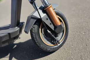 Navee GT5 Max frein avant