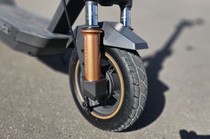 Navee GT5 Max suspension avant