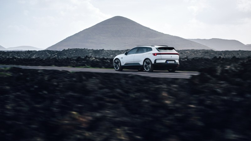 Polestar fait marche arrière : la marque remet (enfin) une vitre sur le coffre de sa nouvelle voiture électrique, la Polestar 4 SUV