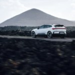 Polestar fait marche arrière : la marque remet (enfin) une vitre sur le coffre de sa nouvelle voiture électrique, la Polestar 4 SUV