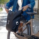 Plus besoin de tout trimballer : cette sacoche française à 90 € intègre son propre antivol