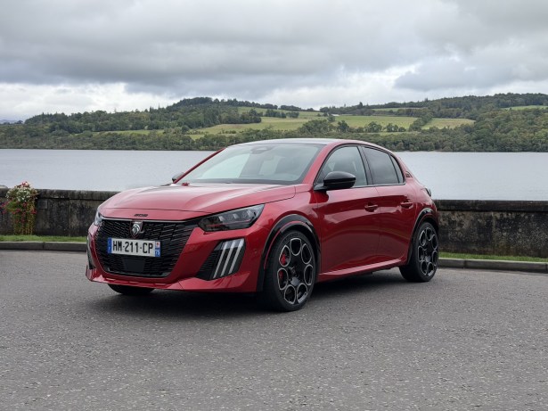 Peugeot e-208 GTi // Source : Vincent Sergère pour Frandroid