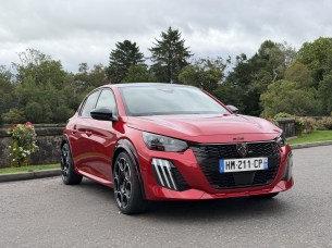 Peugeot e-208 GTi // Source : Vincent Sergère pour Frandroid