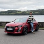 J’ai conduit la Peugeot e-208 GTi sous la pluie : enfin une voiture électrique Stellantis qui impressionne