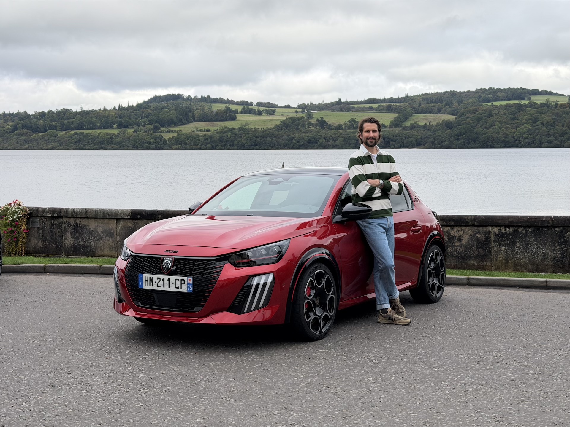 J’ai conduit la Peugeot e-208 GTi sous la pluie : enfin une voiture électrique Stellantis qui impressionne