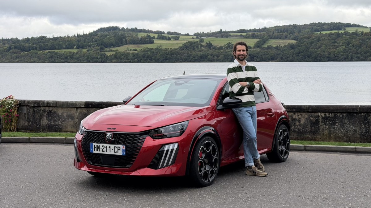 J’ai conduit la Peugeot e-208 GTi sous la pluie : enfin une voiture électrique Stellantis qui impressionne