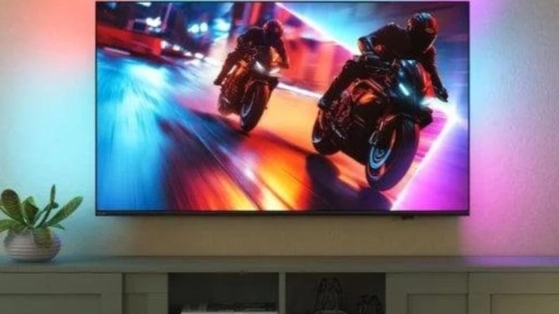 Un grand TV QD Mini-LED avec Philips Ambilight à moins de 700 €, ça se regarde de près