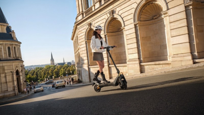 1 635 W de puissance et 90 km d’autonomie : la nouvelle trottinette électrique de Navee en a sous la pédale