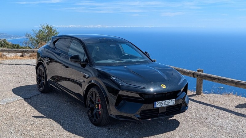 Comment mettre un moteur essence dans une voiture électrique ? Des ingénieurs Lotus m’expliquent les secrets de l’Eletre X