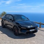 Comment mettre un moteur essence dans une voiture électrique ? Des ingénieurs Lotus m’expliquent les secrets de l’Eletre X