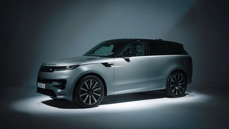 Le Range Rover Sport passe enfin à l’électrique : batterie XXL et 550 ch sans renier ses racines