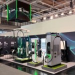 Pendant que le chauffeur se repose, cette borne ultra-rapide recharge un camion électrique en 20 minutes
