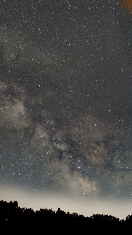 La Voie lactée avec le décor terrestre figé