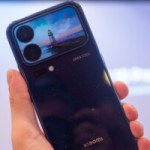 J&rsquo;ai pris en main le Xiaomi 18 Pro Max : 500 mégapixels combinés, écran de confidentialité et écran arrière revu