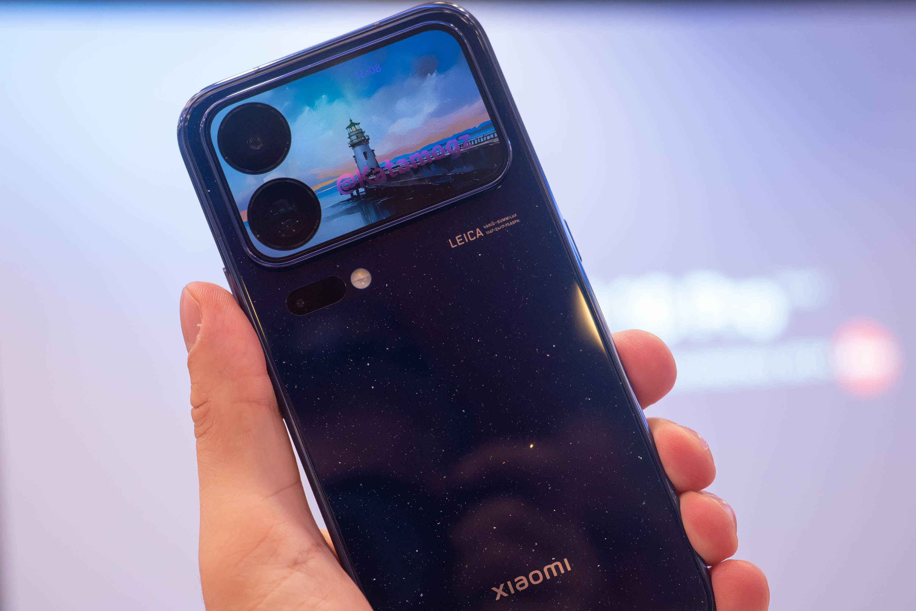 J&rsquo;ai pris en main le Xiaomi 18 Pro Max : 500 mégapixels combinés, écran de confidentialité et écran arrière dopé