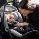 50 % des sièges auto sont mal fixés : l’idée surprenante de Thule avec Apple CarPlay et Android Auto