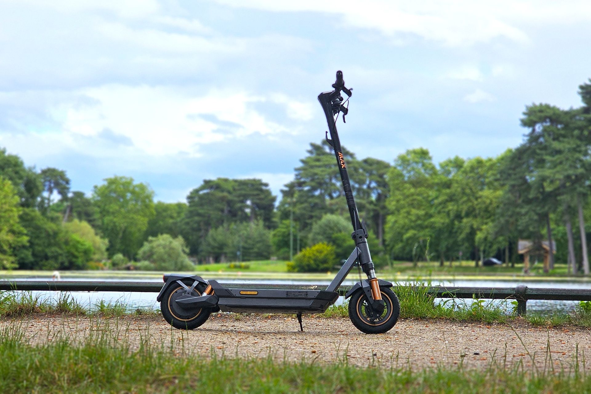 On a testé la Navee GT5 Max, une trottinette électrique qui secoue Segway et Xiaomi