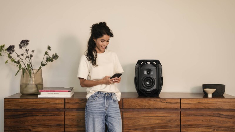 Teufel Ikonio : l’enceinte Wi-Fi allemande qui vise 650 W et veut vous faire sentir physiquement les basses