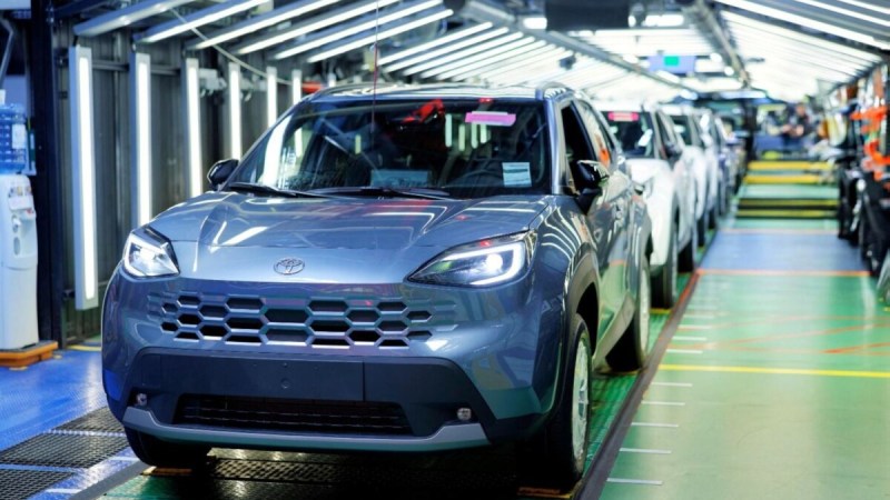 1 250 Yaris produites par jour, mais zéro voiture électrique : le choix assumé de Toyota en France