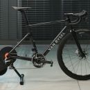 Decathlon baisse le prix de son home-trainer connecté le moins cher, le Van Rysel D100 Edition