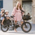 Avec son cadre garantie à vie, ce vélo cargo électrique peut grimper jusqu&rsquo;à 350 km d&rsquo;autonomie dans un cas très précis