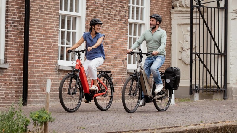 Moteur Bosch de 120 Nm de couple et 2 kg en moins : Velo de Ville réinvente ses VTC électriques phares