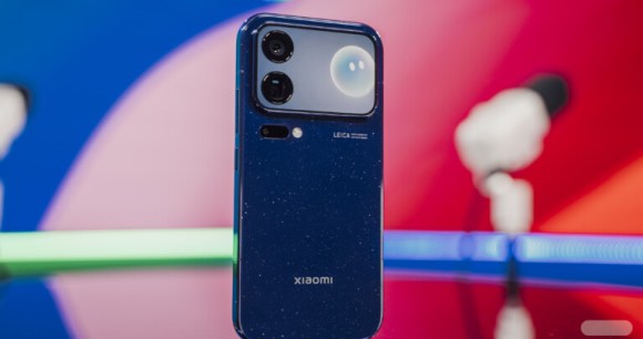 Xiaomi 18 Pro // Source : Chloé Pertuis - Frandroid Xiaomi 18 Pro // Source : Chloé Pertuis - Frandroid