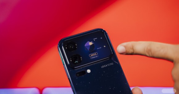 Application générée avec l'IA sur l'écran arrière du Xiaomi 18 Pro // Source : Chloé Pertuis - Frandroid Application générée avec l'IA sur l'écran arrière du Xiaomi 18 Pro // Source : Chloé Pertuis - Frandroid