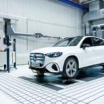 On a visité le labo secret où Mercedes greffe des turbos de F1 sur des SUV
