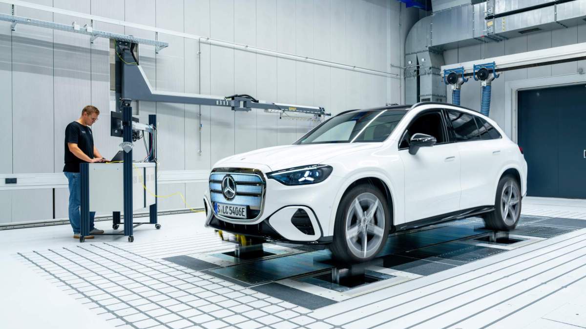 On a visité le labo secret où Mercedes greffe des turbos de F1 sur des SUV