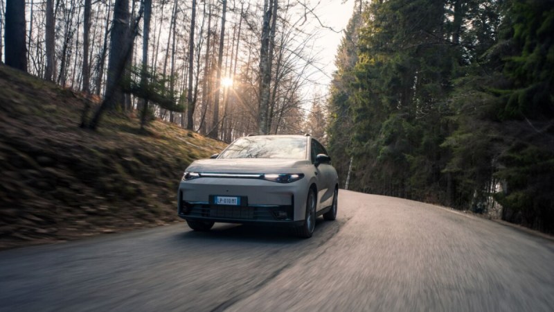 La marque chinoise vendue par Stellantis améliore son SUV électrique : le Leapmotor C10 comble ses lacunes, mais le Model Y ne lui laissera aucun répit