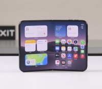 Apple’s Folding iPhone Might Have a Screen Problem! 15-16 screenshot