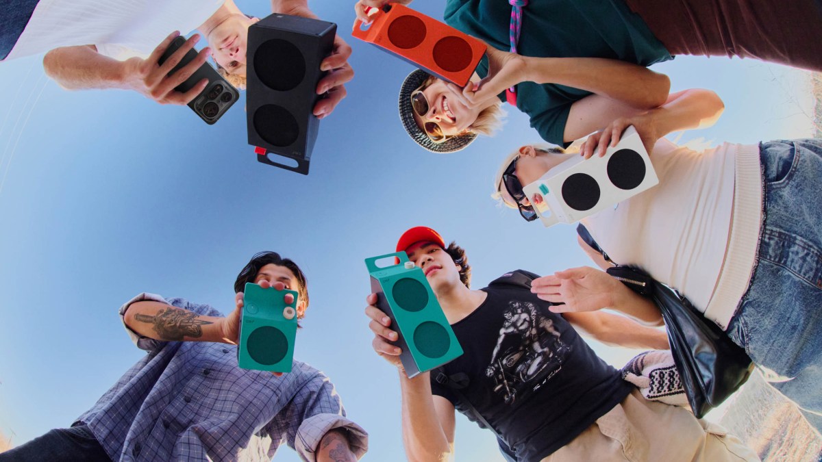 CMF Speaker S et Speaker M : deux enceintes Bluetooth IP68 qui ressemblent à des briques de lait