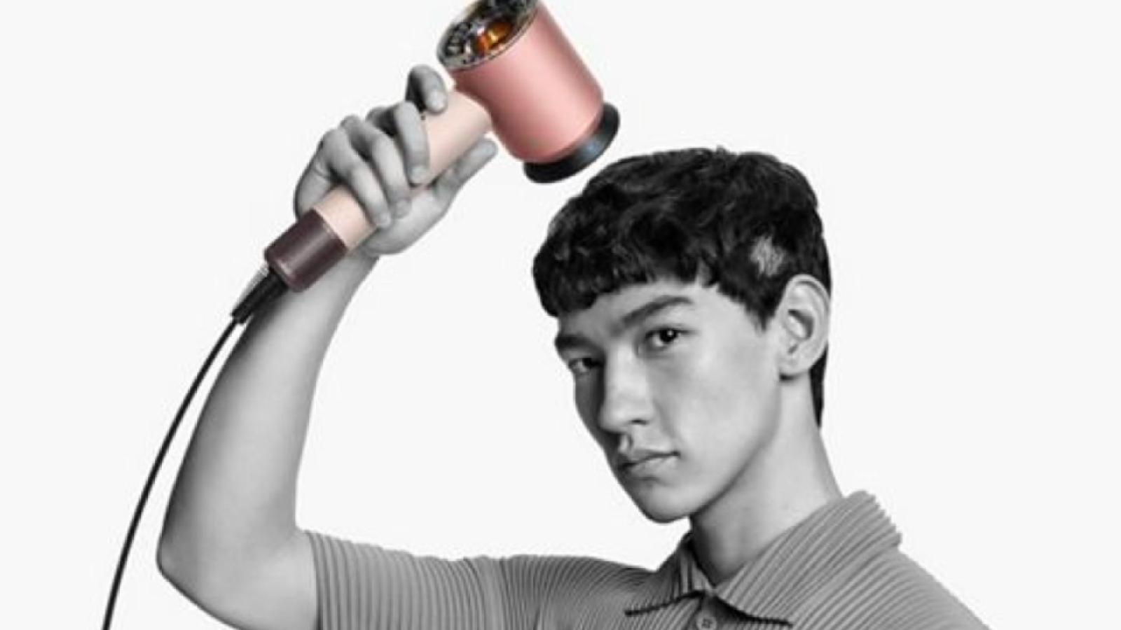 Dyson Supersonic Nural : le sèche-cheveux qui mesure la distance avec votre crâne perd 80 €