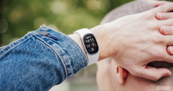 Le Google Fitbit Edge // Source : Chloé Pertuis - Frandroid