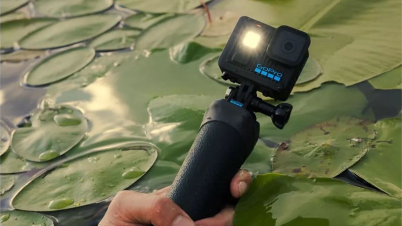 Boulanger casse le prix de la GoPro Hero Lit, l’action cam 4K60 qui embarque sa propre lumière