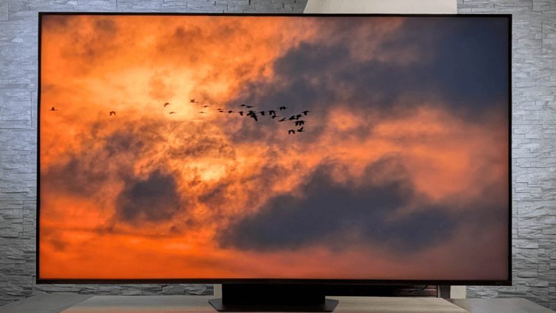 Dolby Vision 2, 170 Hz et RGB Mini LED : le TV Hisense 65UR9S noté 9/10 perd près de 500 €