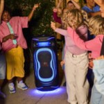 JBL PartyBox Ultimate 2 : 1500 W, écran tactile, jeu de lumières au sol et Wi-Fi 6 pour s’ambiancer jusqu’au bout de la nuit