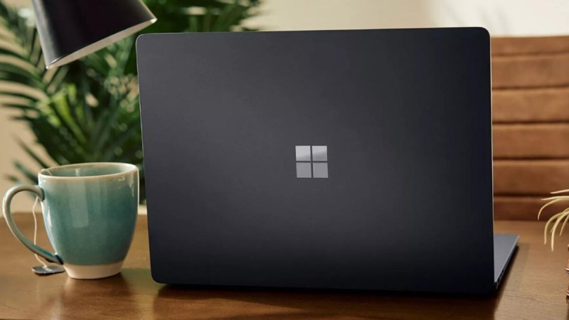 Boulanger retire 100 € au Surface Laptop 8, le PC portable sous Snapdragon X2 Plus de Microsoft