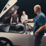 L’équivalent de 14 kg de TNT derrière les sièges du Tesla Roadster : pourquoi Elon Musk met lui-même en garde ses clients